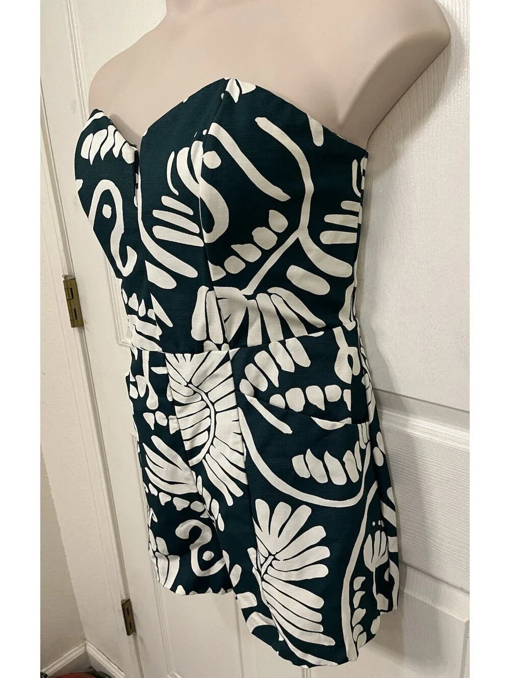 H&M Conscious Leaf Print Strapless Romper Pockets Boning size 12 Green White